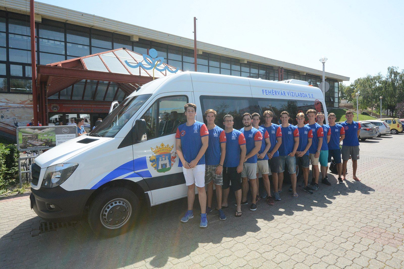 Új csapatbusszal utazhatnak a fehérvári vízilabdázók